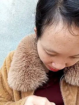 bonnie-00 online show from 11/17/25, 01:44