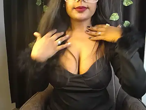 Snapshot of Naughtyy_stripgirl chatting on 11/12/25, 01:33 Naughtyy stripgirl online show from 11/12/25, 01:33