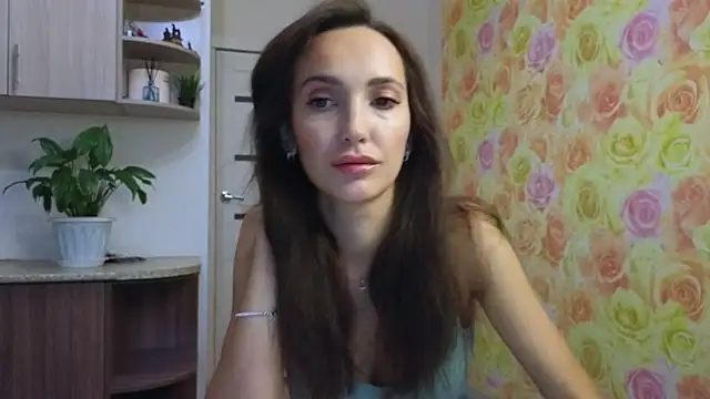 Lillian-Clark online show from 10/23/25, 04:01