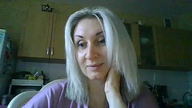 Tovelyn online show from 10/02/25, 09:16
