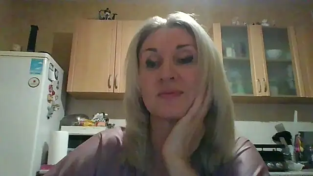 Tovelyn online show from 10/03/25, 04:48