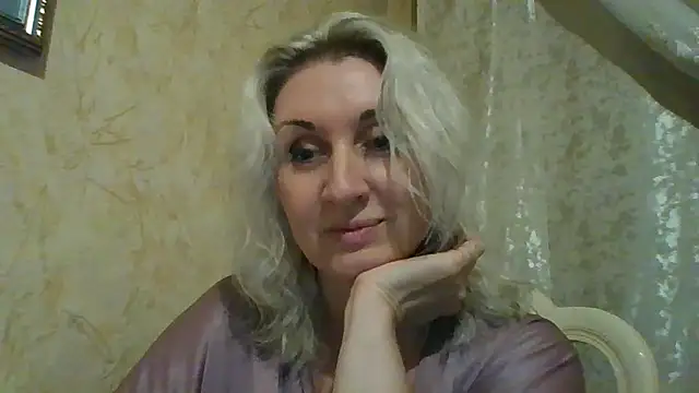 Tovelyn online show from 10/04/25, 03:21