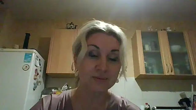 Tovelyn online show from 10/05/25, 03:32