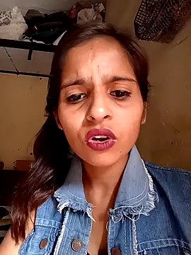 Snapshot of Saloni-Gupta chatting on 09/21/25, 09:55 Saloni-Gupta online show from 09/21/25, 09:55
