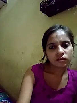 Snapshot of Saloni-Gupta chatting on 10/16/25, 01:56 Saloni-Gupta online show from 10/16/25, 01:56