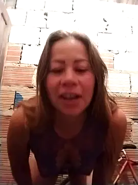 LaraCaliente online show from 10/07/25, 07:05