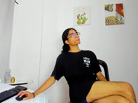 Snapshot of EthanBlackwoodd chatting on 10/07/25, 07:44 EthanBlackwoodd online show from 10/07/25, 07:44