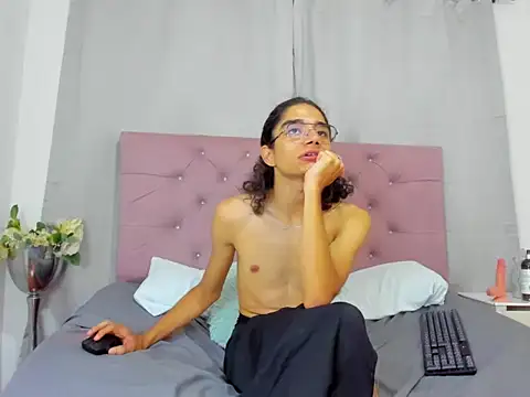 Snapshot of EthanBlackwoodd chatting on 10/11/25, 08:13 EthanBlackwoodd online show from 10/11/25, 08:13