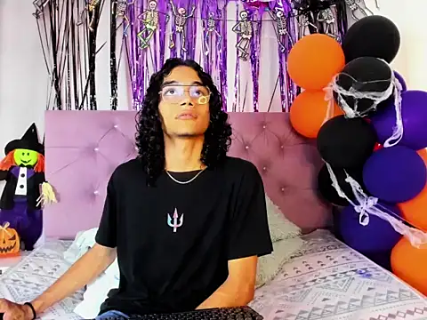 Snapshot of EthanBlackwoodd chatting on 11/02/25, 07:49 EthanBlackwoodd online show from 11/02/25, 07:49