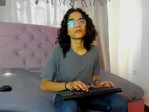 Snapshot of EthanBlackwoodd chatting on 11/11/25, 06:41 EthanBlackwoodd online show from 11/11/25, 06:41