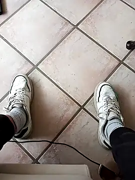 Snapshot of fullystroked chatting on 10/24/25, 09:49 fullystroked online show from 10/24/25, 09:49