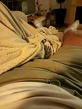 Snapshot of fullystroked chatting on 11/04/25, 10:20 fullystroked online show from 11/04/25, 10:20