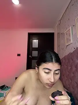 Snapshot of Isabella_Montoya chatting on 10/26/25, 04:46 Isabella Montoya online show from 10/26/25, 04:46