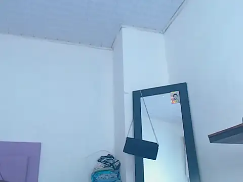 Snapshot of whitneytt chatting on 11/18/25, 01:11 whitneytt online show from 11/18/25, 01:11