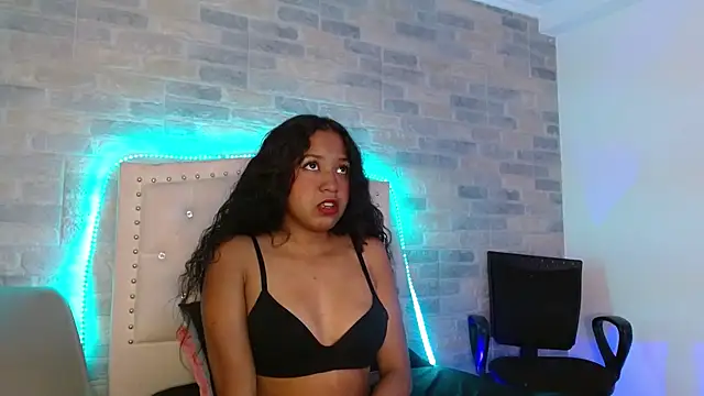 oliviarichard  online show from 11/06/25, 08:10