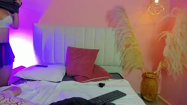  ruby red online show from 10/16/25, 10:16