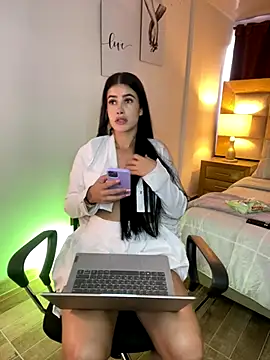 Victoriaa Gray online show from 11/25/25, 02:39