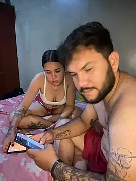 Snapshot of coupleyys chatting on 10/29/25, 02:03 coupleyys online show from 10/29/25, 02:03