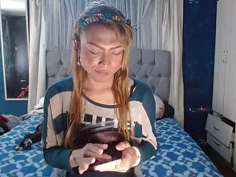 Snapshot of skarleth_hot21 chatting on 10/22/25, 06:40 skarleth hot21 online show from 10/22/25, 06:40