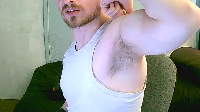 Snapshot of britlad77 chatting on 09/19/25, 04:07 britlad77 online show from 09/19/25, 04:07