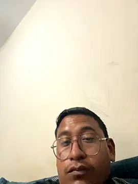 Snapshot of dannybs05 chatting on 10/13/25, 05:29 dannybs05 online show from 10/13/25, 05:29