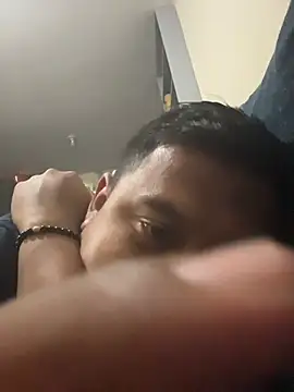 Snapshot of dannybs05 chatting on 11/10/25, 06:01 dannybs05 online show from 11/10/25, 06:01