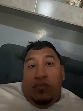 Snapshot of dannybs05 chatting on 11/15/25, 03:52 dannybs05 online show from 11/15/25, 03:52