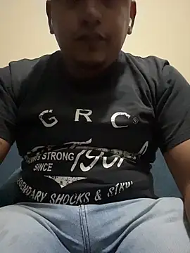 Snapshot of dannybs05 chatting on 11/17/25, 01:33 dannybs05 online show from 11/17/25, 01:33