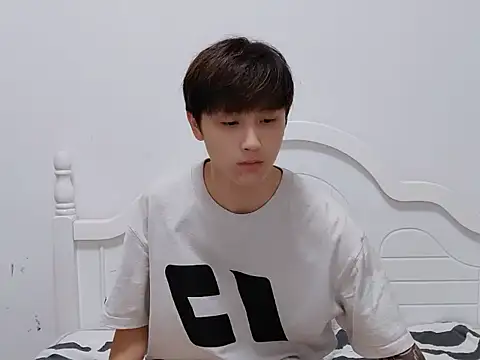 Snapshot of xiaoyi2563 chatting on 09/15/25, 12:38 xiaoyi2563 online show from 09/15/25, 12:38