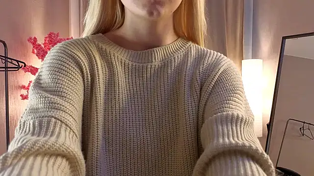 Snapshot of Flirty_lee chatting on 10/10/25, 02:05 Flirty lee online show from 10/10/25, 02:05