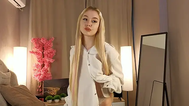 Snapshot of Flirty_lee chatting on 10/13/25, 02:06 Flirty lee online show from 10/13/25, 02:06