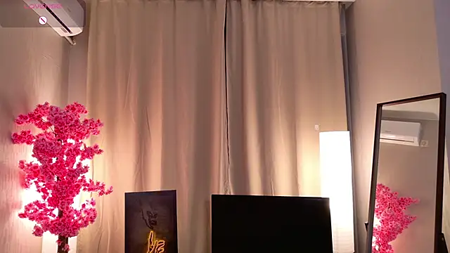 Snapshot of Flirty_lee chatting on 11/11/25, 02:06 Flirty lee online show from 11/11/25, 02:06