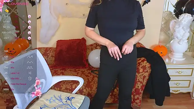 JuicyLullu online show from 10/17/25, 04:37