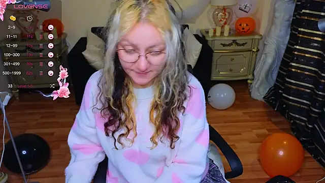 JuicyLullu online show from 10/20/25, 04:24