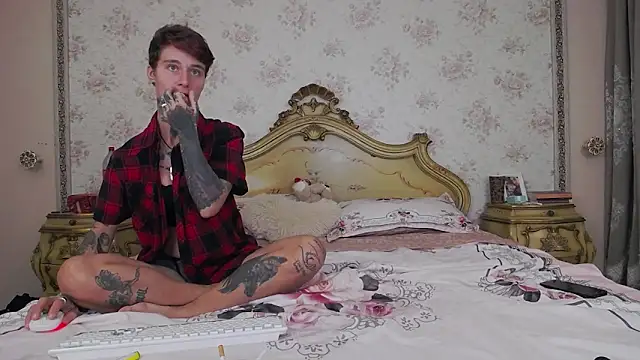 Snapshot of UnholyAngels chatting on 10/13/25, 10:32 UnholyAngels online show from 10/13/25, 10:32