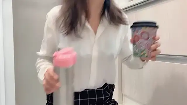 Snapshot of RIjiejie2 chatting on 11/18/25, 01:15 RIjiejie2 online show from 11/18/25, 01:15