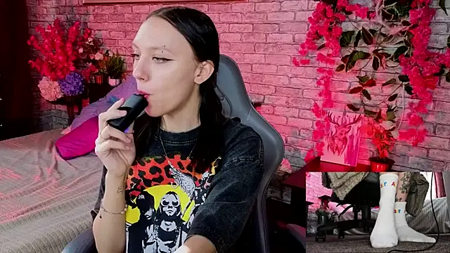 AdeliceLenoir online show from 09/24/25, 07:12