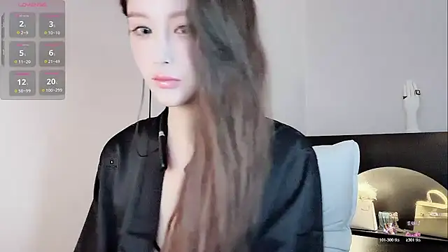 QiaoHui online show from 11/07/25, 08:20