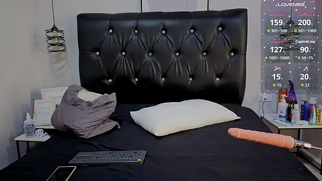 Antonella RiosFG online show from 10/27/25, 06:23