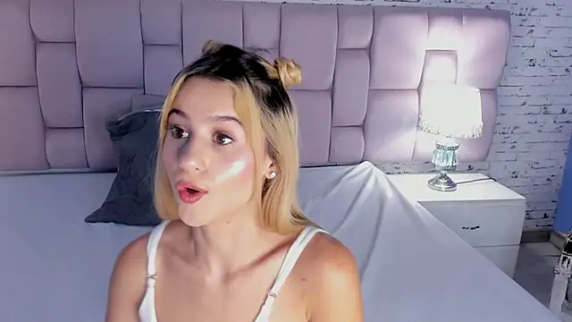 ChloeLaurentt online show from 10/18/25, 04:37