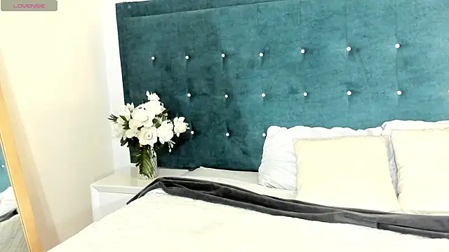 LiilyAdams online show from 11/10/25, 08:19