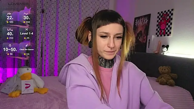 LilithPoison online show from 10/31/25, 06:09