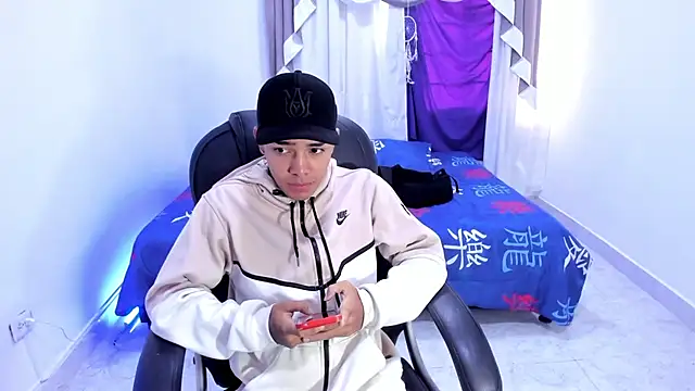 Hunteer Boy online show from 10/18/25, 01:23