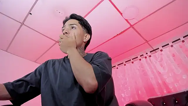 Hunteer Boy online show from 11/19/25, 04:45