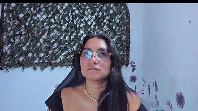 Luna021 1 online show from 10/18/25, 07:47