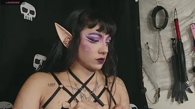 agathaaiko6 online show from 10/25/25, 01:35