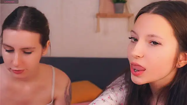 GabrielleLynchard online show from 11/23/25, 07:35