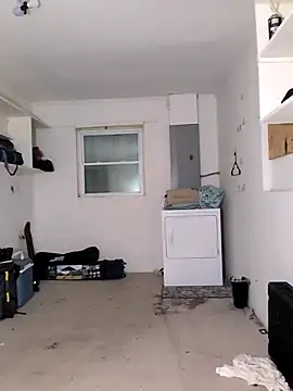 Snapshot of Clownboi17 chatting on 10/19/25, 05:08 Clownboi17 online show from 10/19/25, 05:08