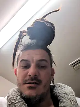 Snapshot of Clownboi17 chatting on 11/20/25, 05:40 Clownboi17 online show from 11/20/25, 05:40