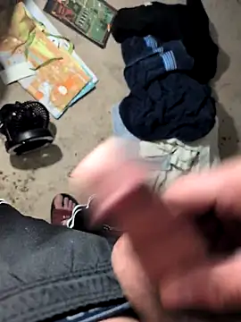 Snapshot of Clownboi17 chatting on 11/21/25, 08:02 Clownboi17 online show from 11/21/25, 08:02